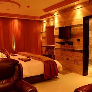 Deluxe King Studio